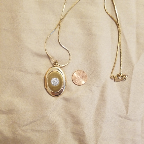 Jewelry - Golden Locket